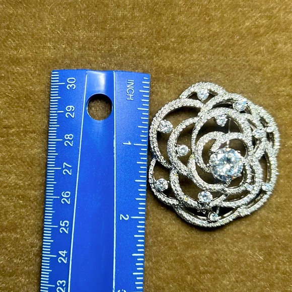 CRYSTAL & CZ FLOWER BROOCH - Picture 2 of 2
